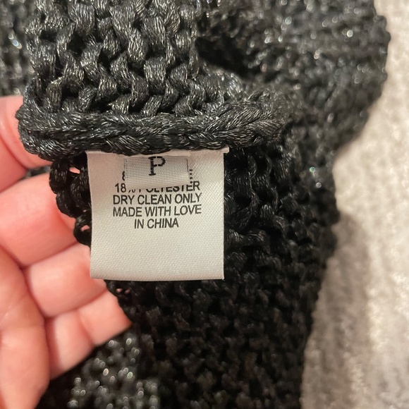 VPL Open-Knit V-Neck Sleeveless Off Shoulder Sweater in Shiny Black Size P (XS) - Picture 5 of 6